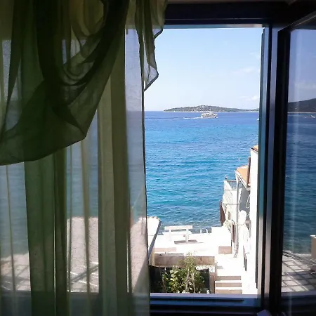 Vacation House Ante Holiday home Prvic Sepurine