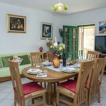 Vacation House Ante * Prvic Sepurine